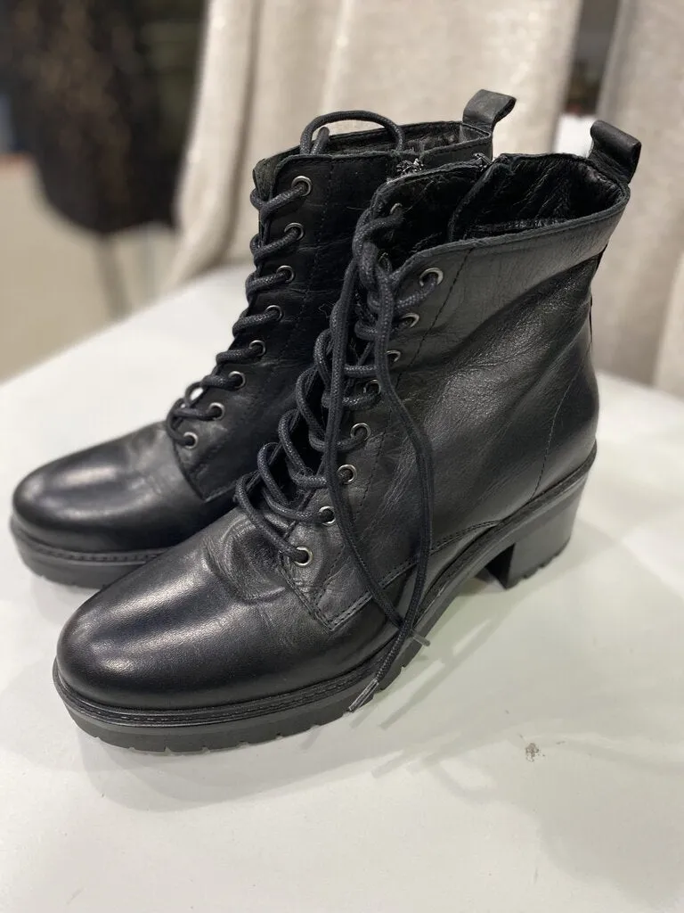 Floyd leather lug sole boots 40