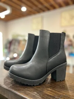  Fashionable Lug Sole Boots